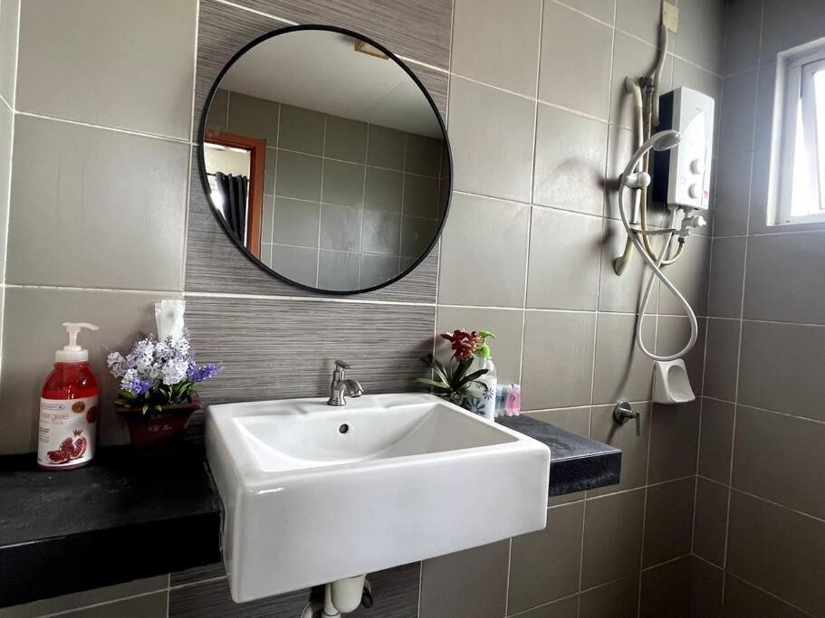 Homestay Ttdi Adina 710 Shah Alam,Sek 13,Msu,3Bedroooms Exterior photo